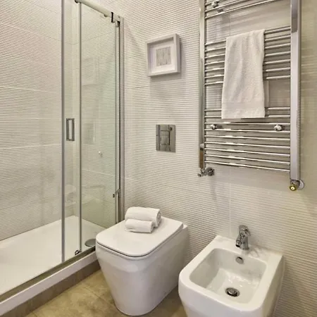 Vatican Luxury Home Jacuzzi Apartman
