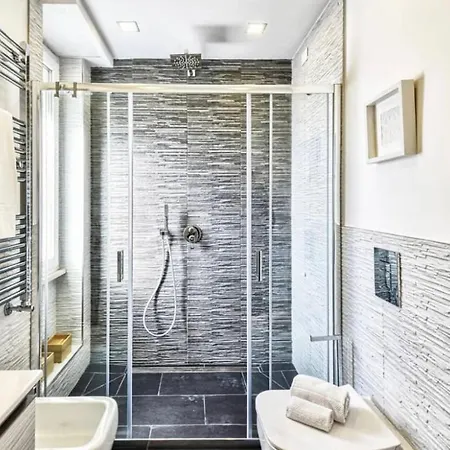 Vatican Luxury Home Jacuzzi Apartman